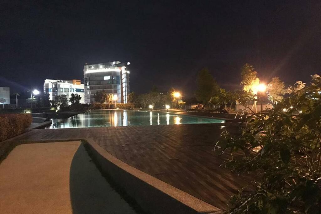 Hb1512- Hyve Studio Unit, Lake View, Cyberjaya, Free Wi-Fi, Free Parking, Netflix,Pool, 3038 Exterior foto