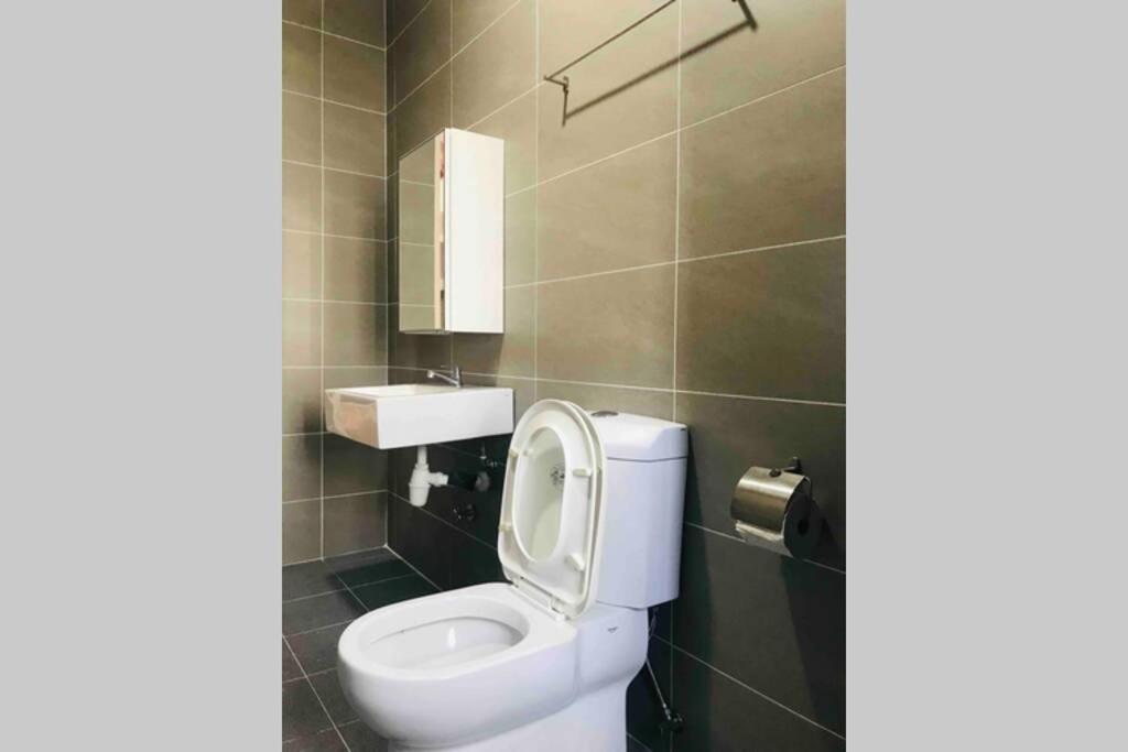 Hb1512- Hyve Studio Unit, Lake View, Cyberjaya, Free Wi-Fi, Free Parking, Netflix,Pool, 3038 Exterior foto